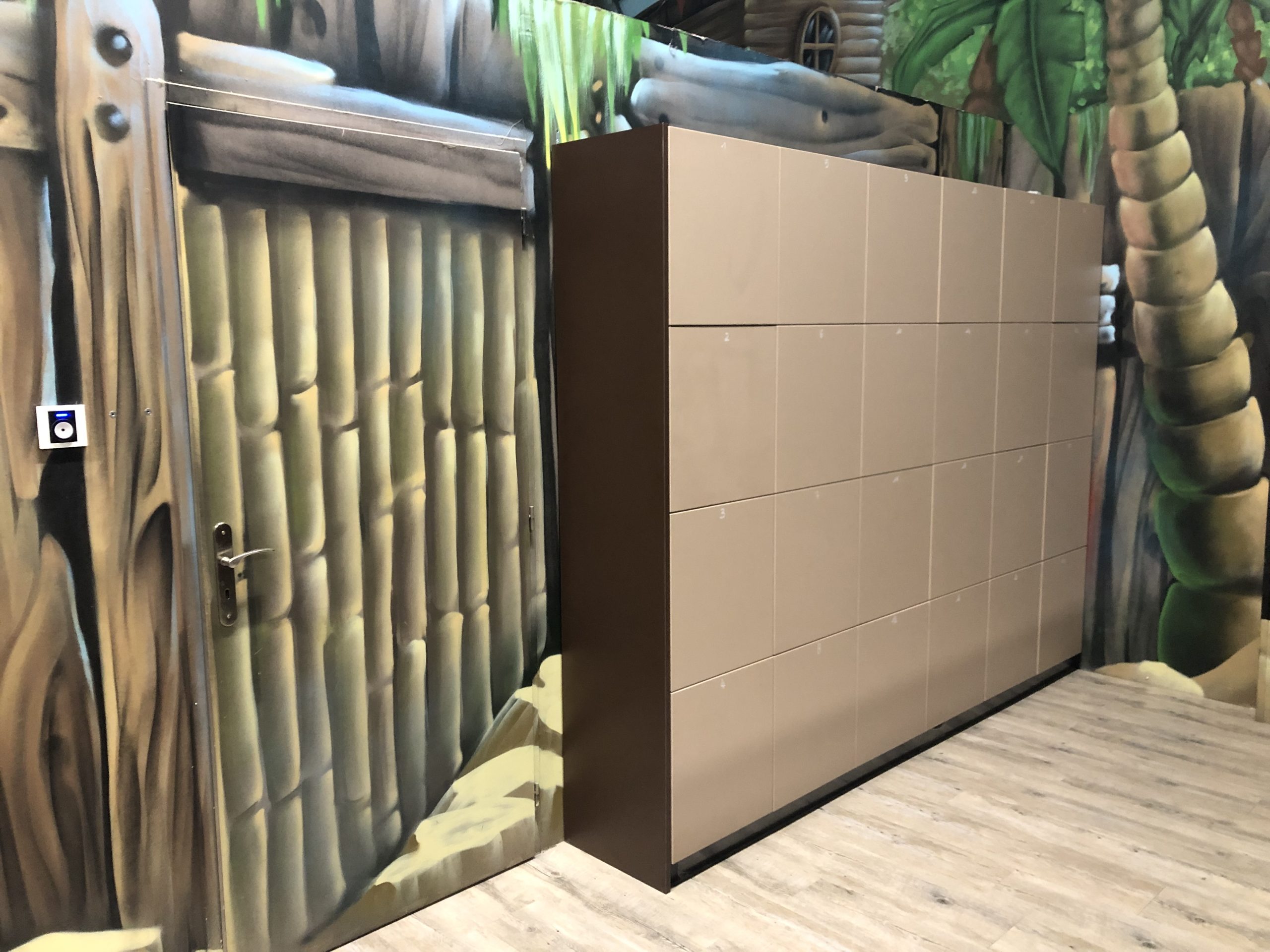 casier pour vestiaire dans plaine de jeux indoor