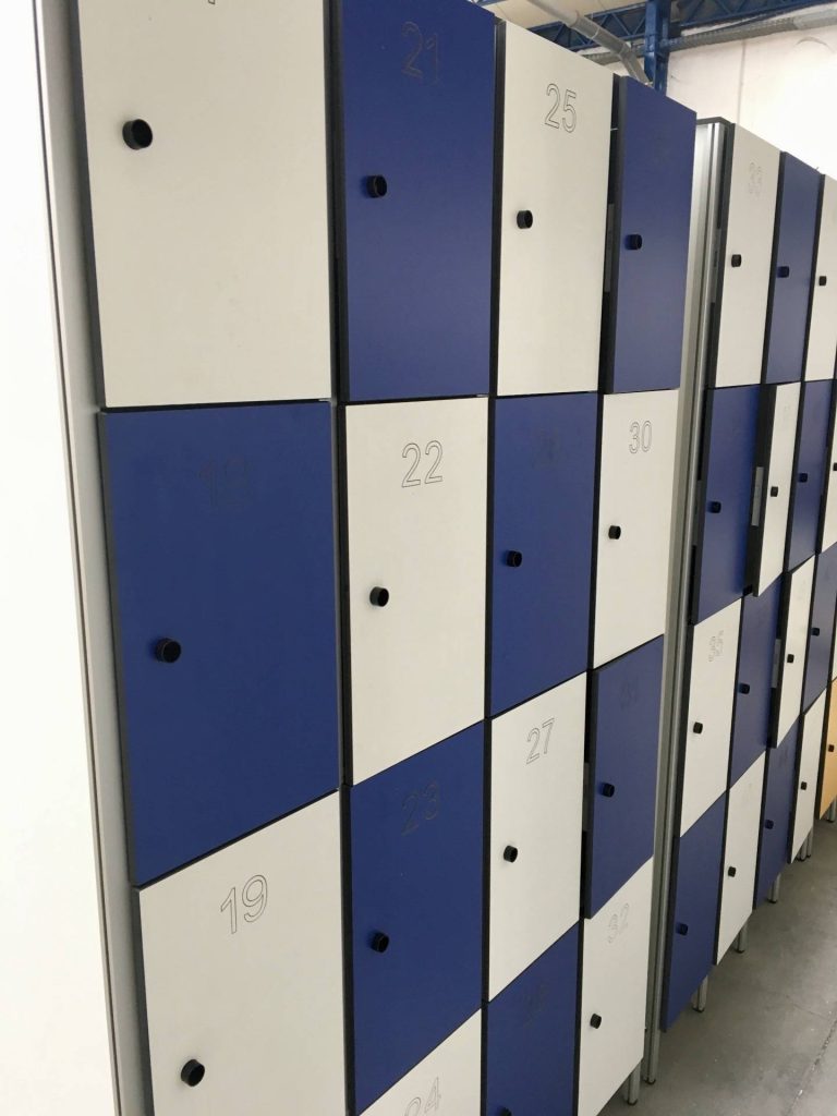 casier stratifié profil aluminium piscine